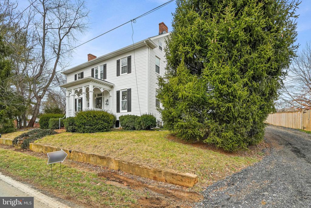 8821 Clemsonville Rd