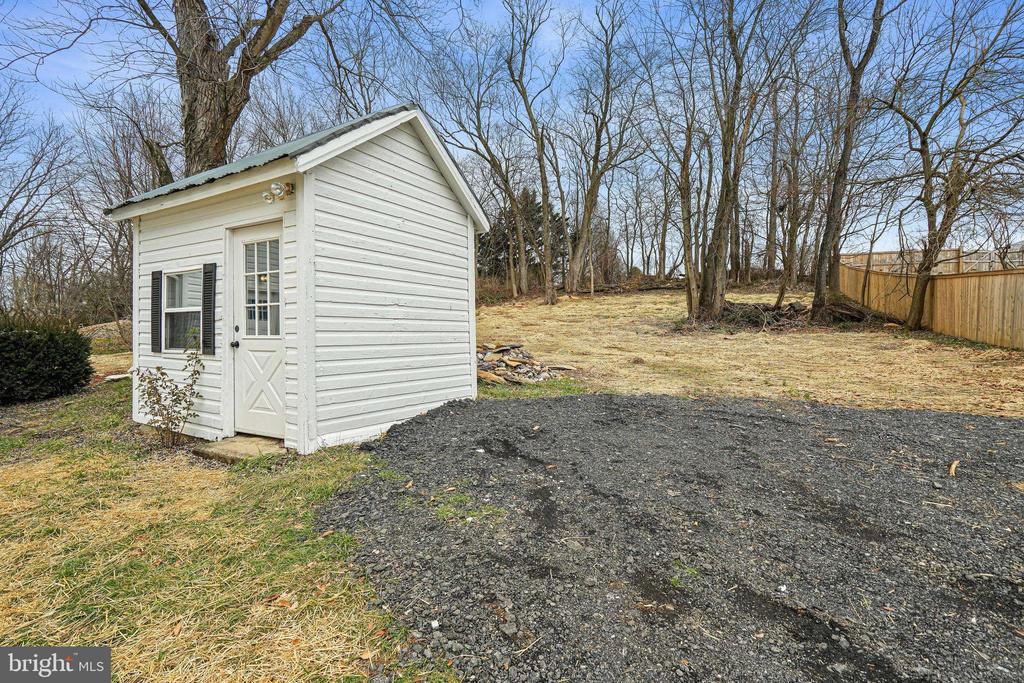 8821 Clemsonville Rd