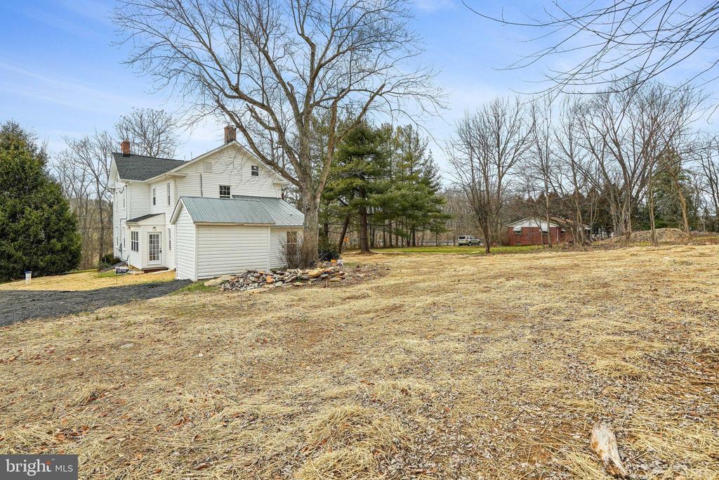 8821 Clemsonville Rd