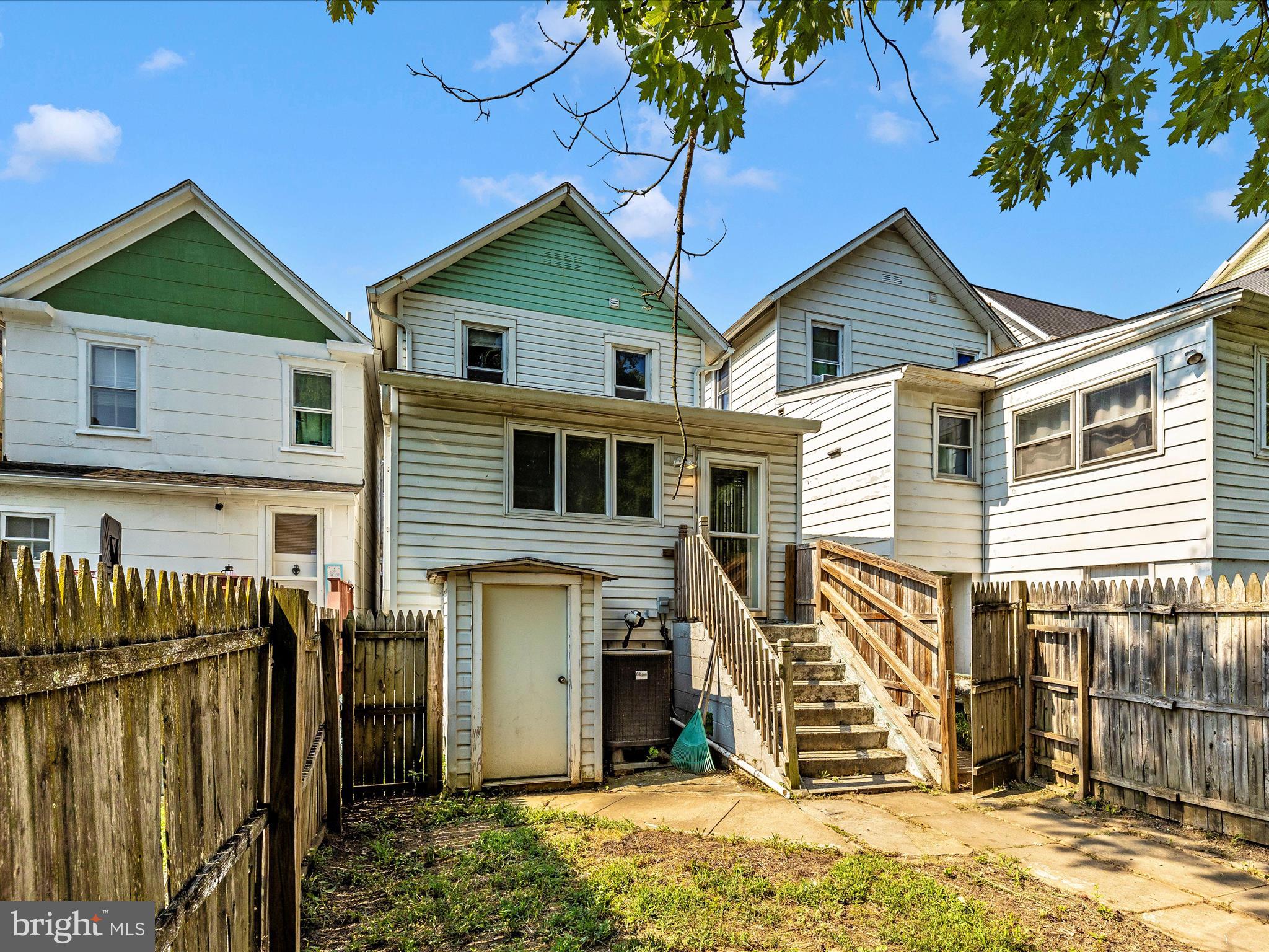 113 W B St