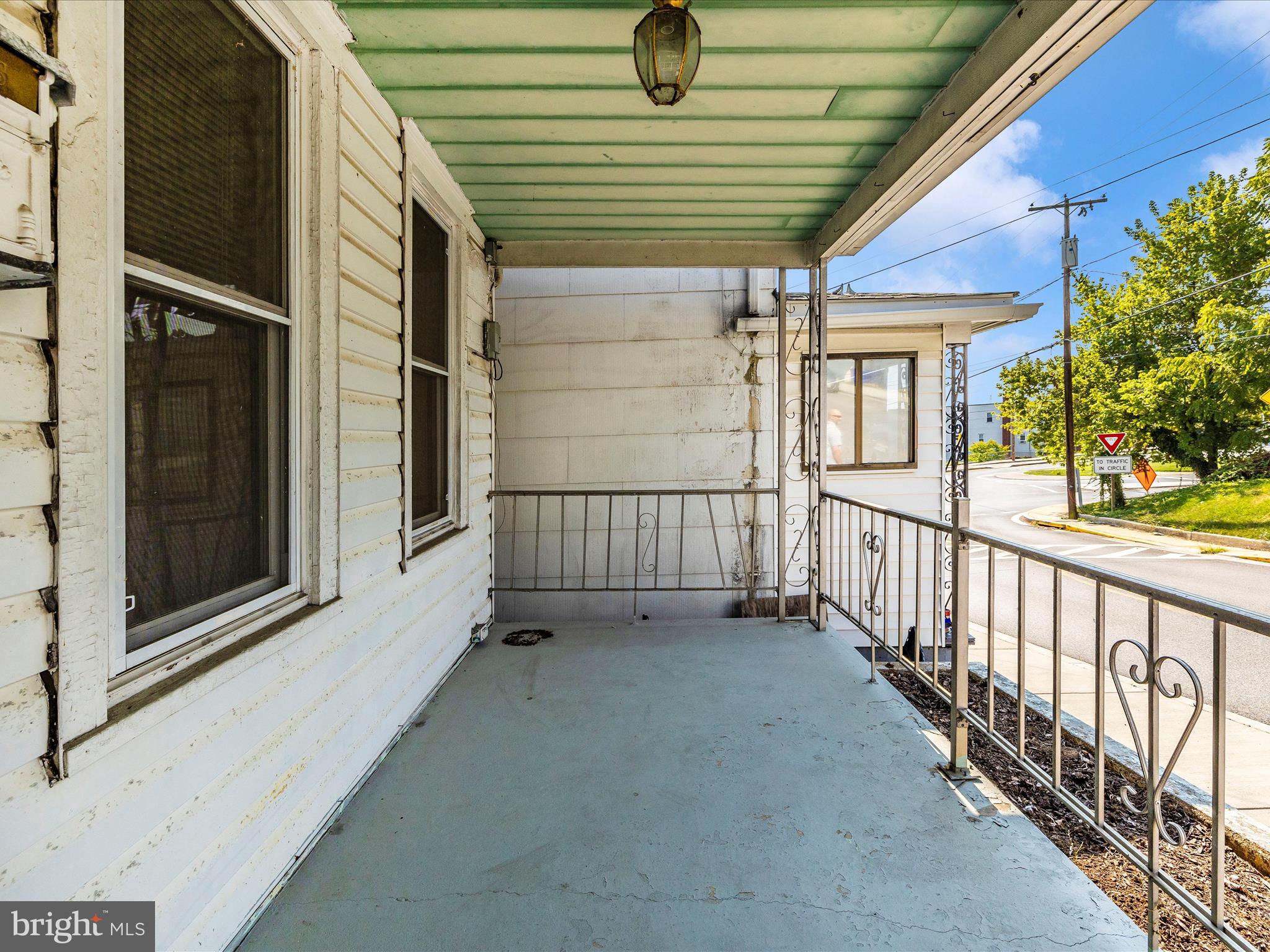 113 W B St