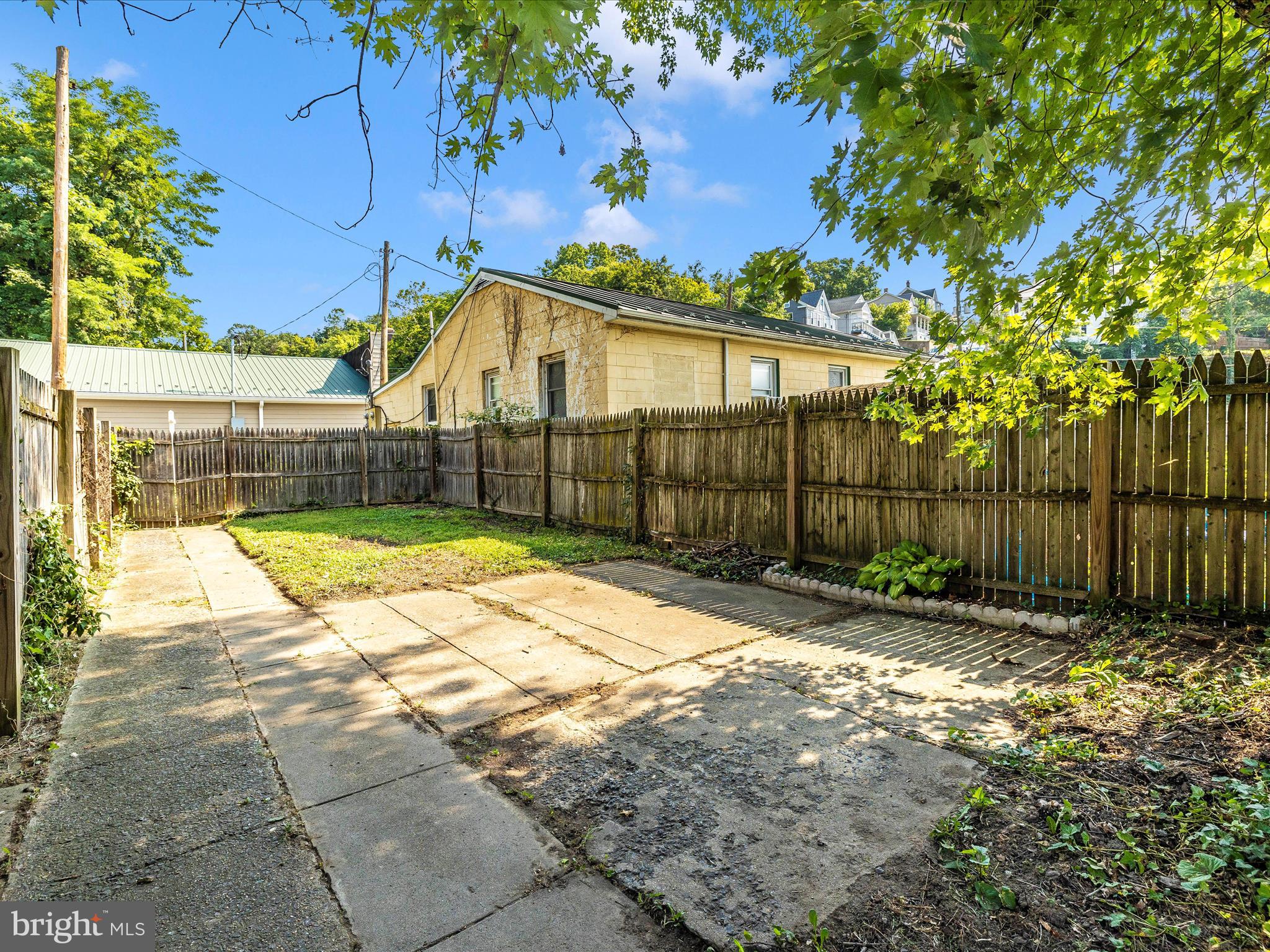113 W B St