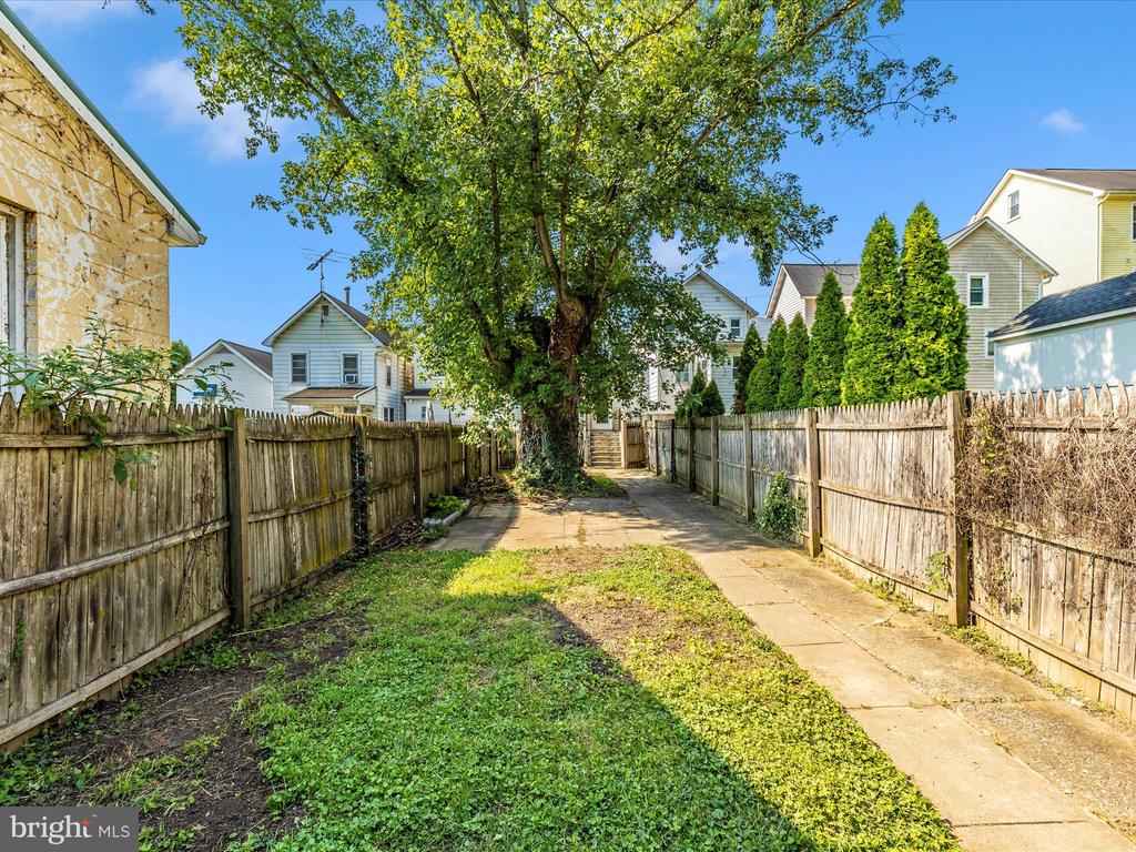 113 W B St