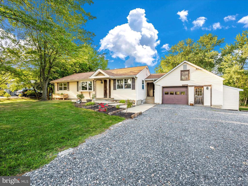 6832 WILLIS LANE