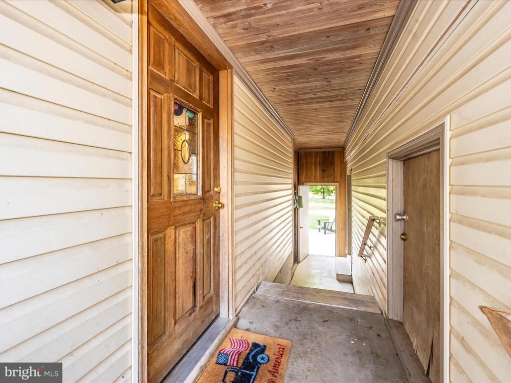 6832 WILLIS LANE