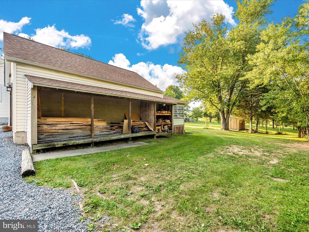 6832 WILLIS LANE