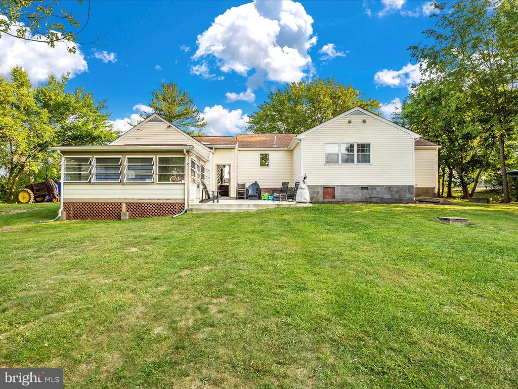 6832 WILLIS LANE
