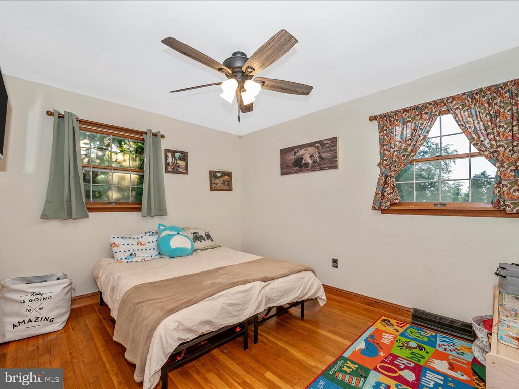 6832 WILLIS LANE
