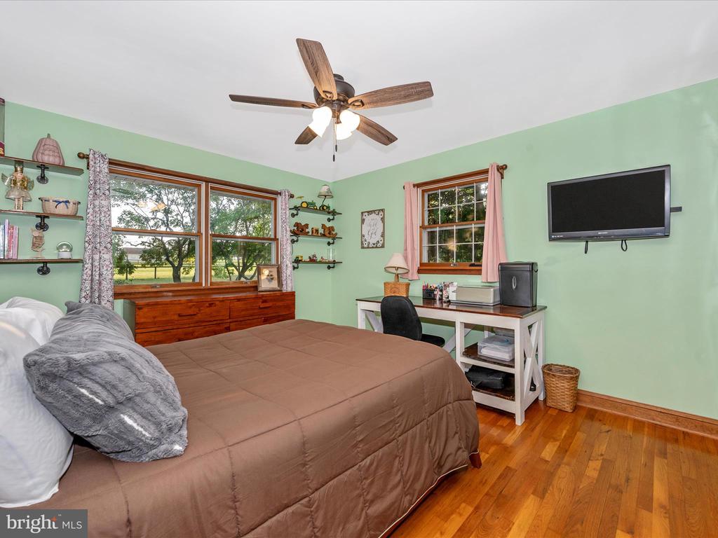 6832 WILLIS LANE