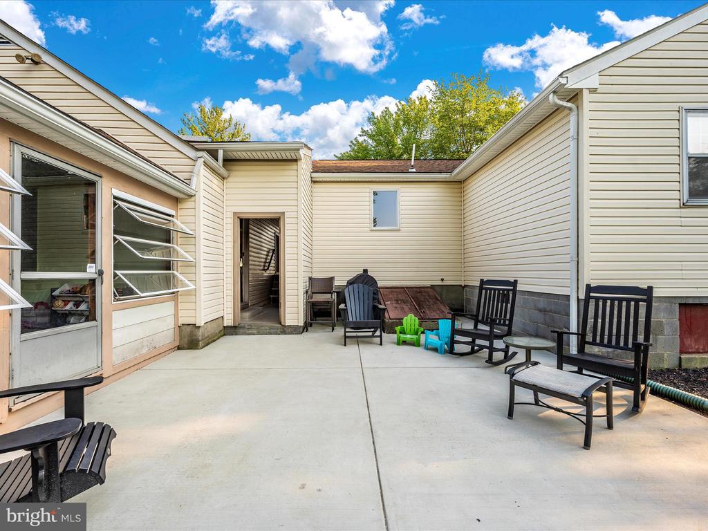 6832 WILLIS LANE