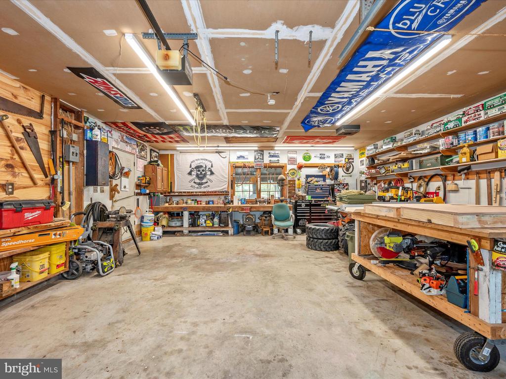 6832 WILLIS LANE