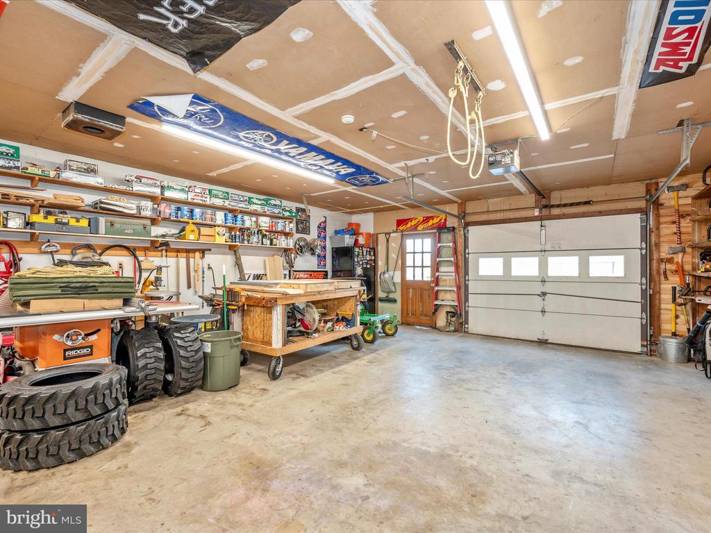 6832 WILLIS LANE