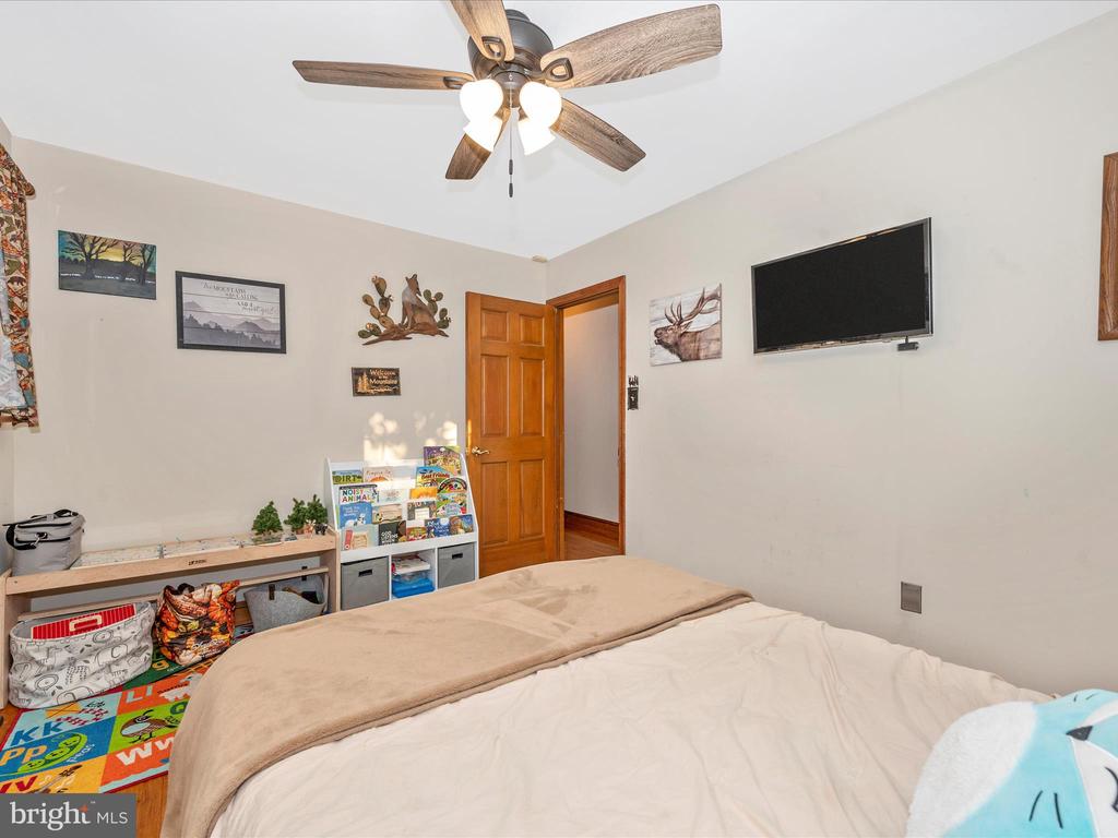 6832 WILLIS LANE