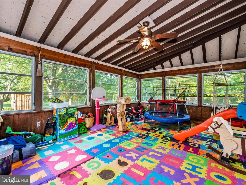 6832 WILLIS LANE