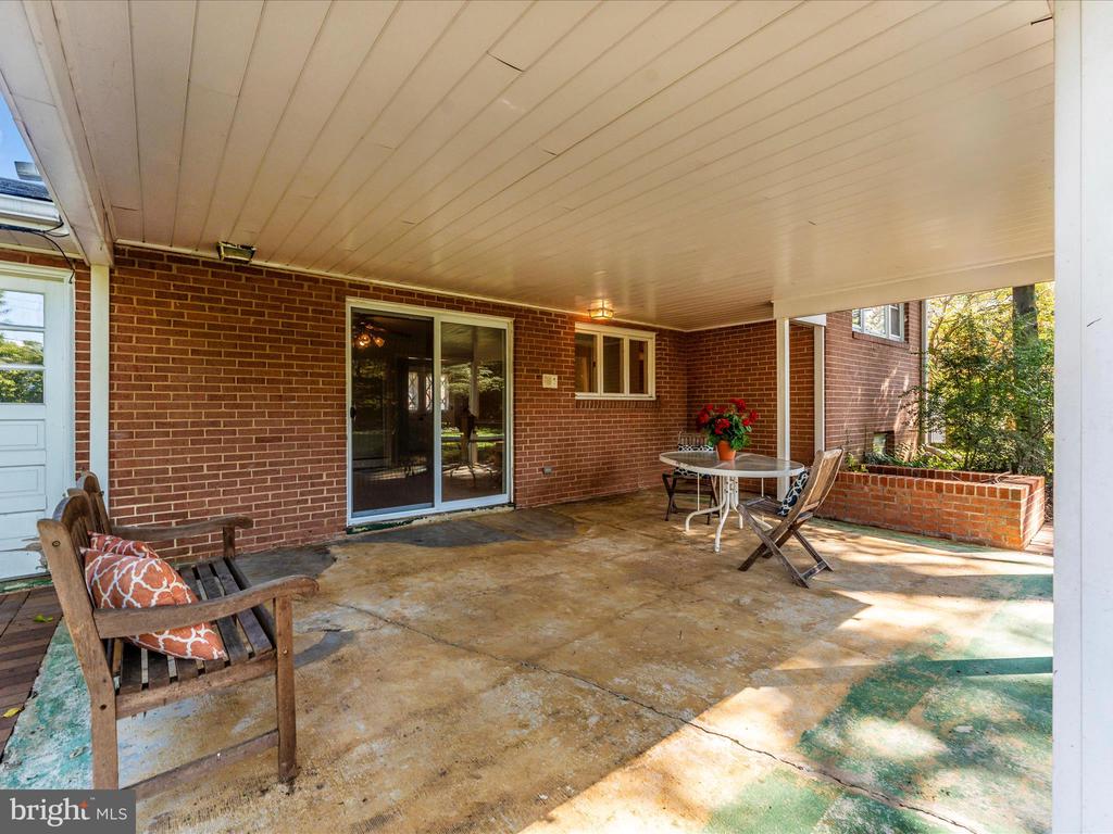 207 Meadowdale Ln
