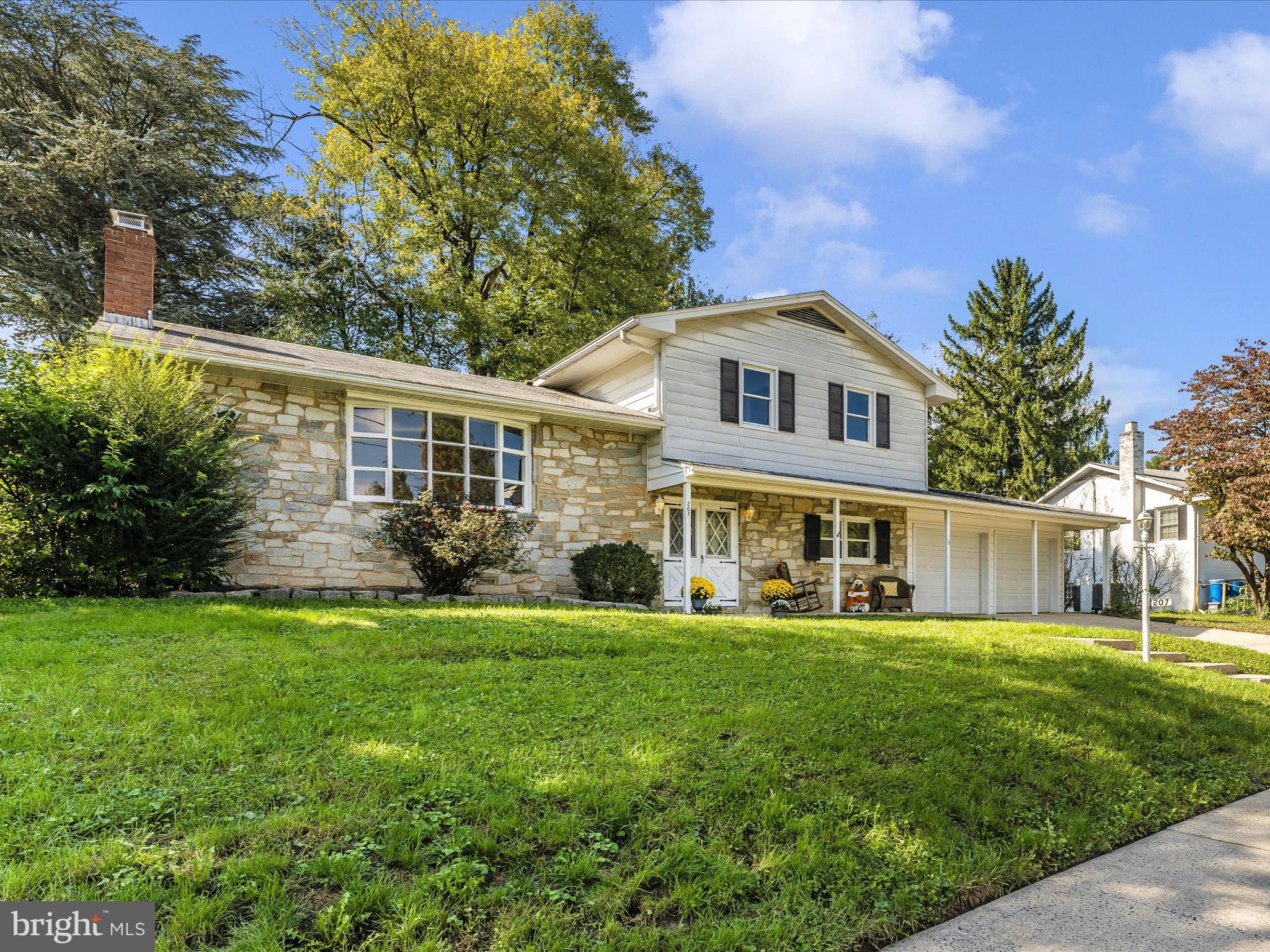 207 Meadowdale Ln