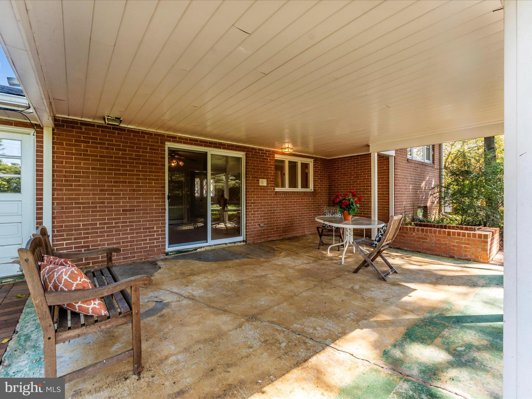 207 Meadowdale Ln