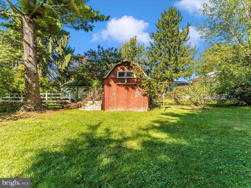 207 Meadowdale Ln