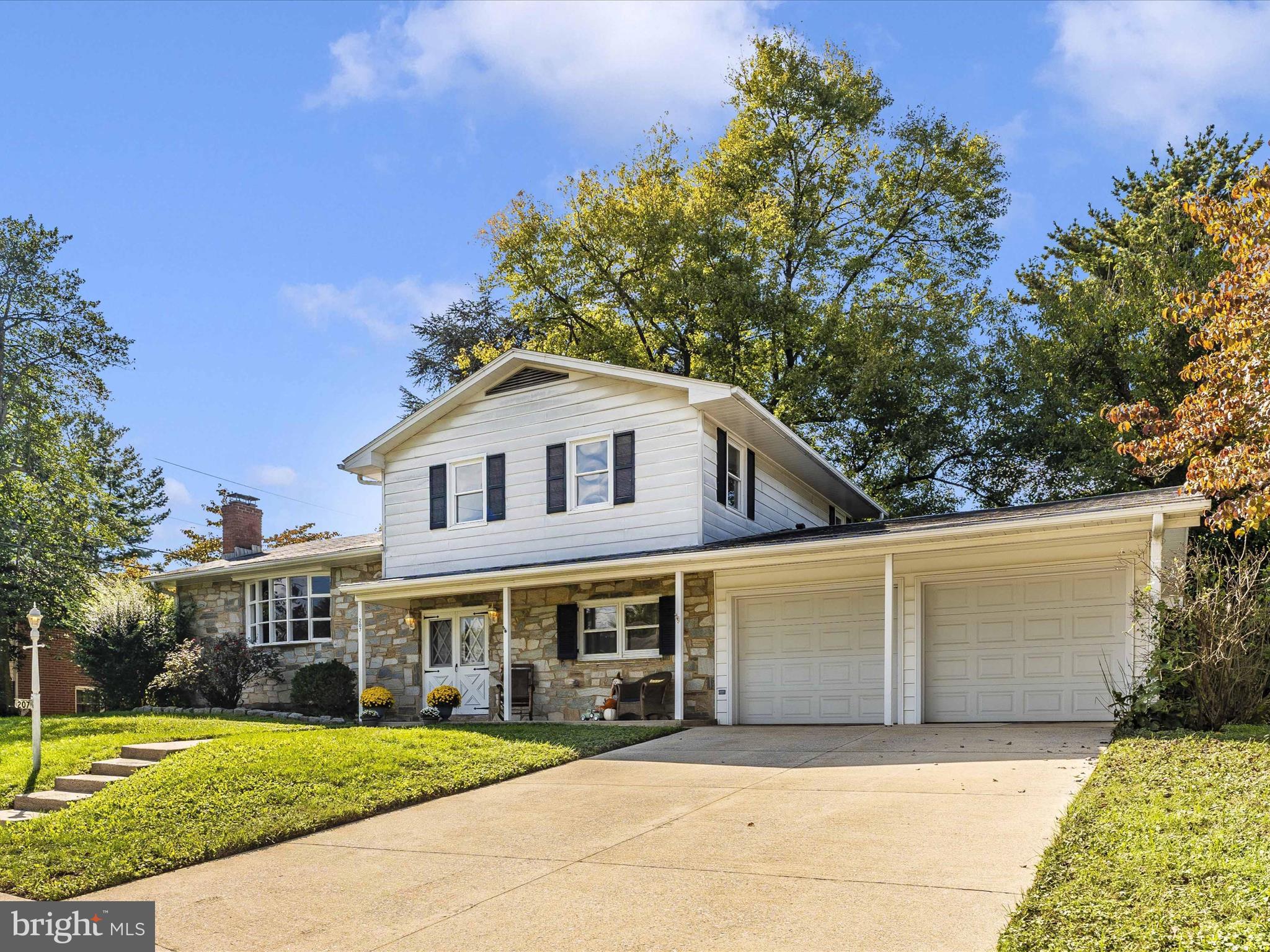 207 Meadowdale Ln