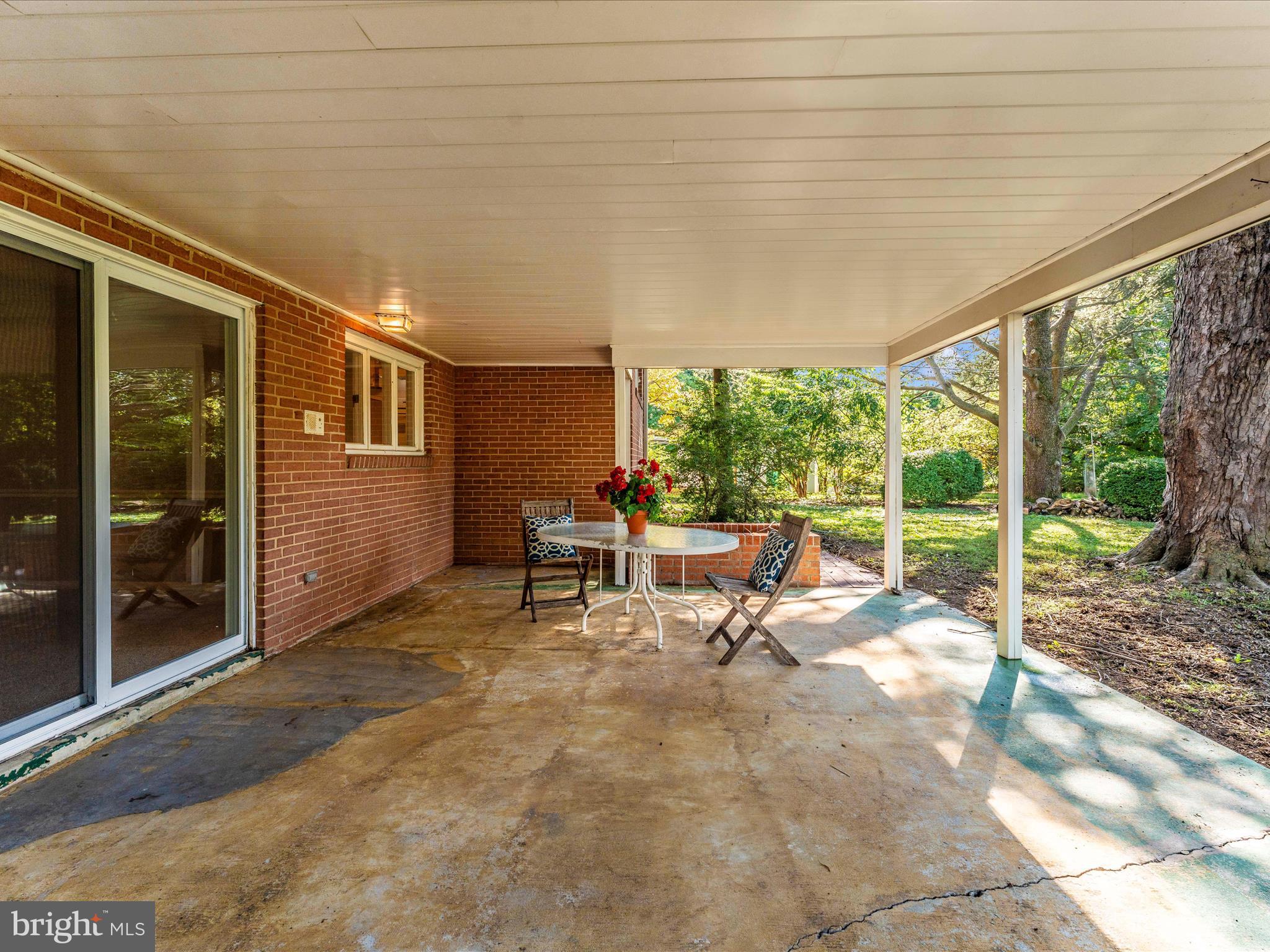 207 Meadowdale Ln