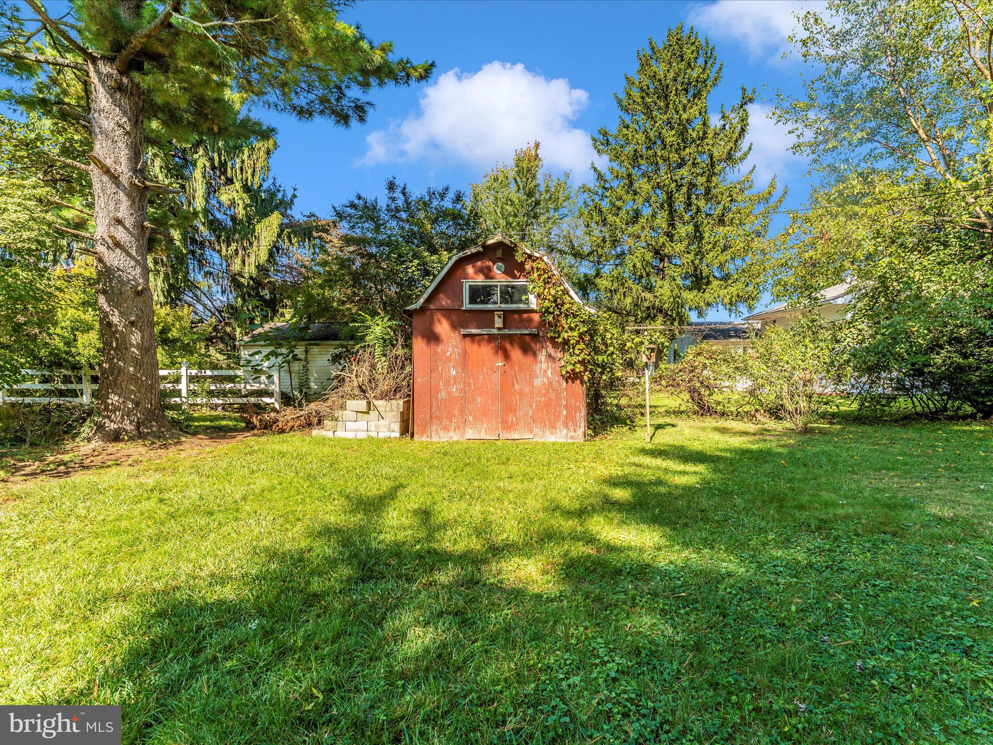 207 Meadowdale Ln