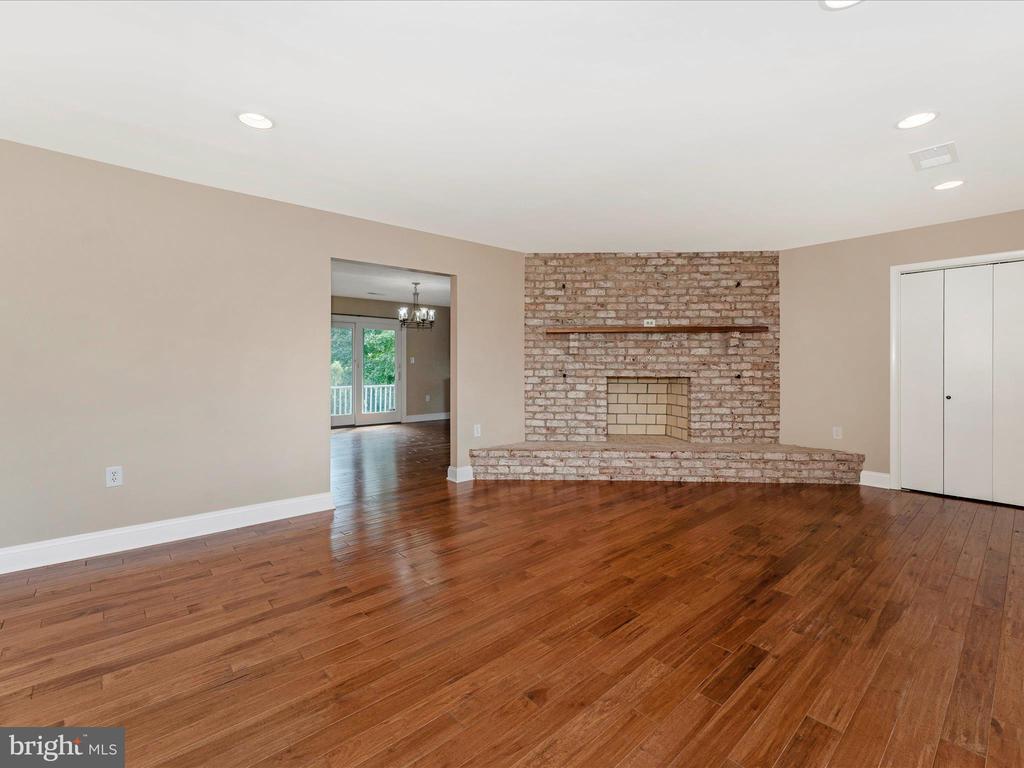 9419 GREEN VALLEY RD