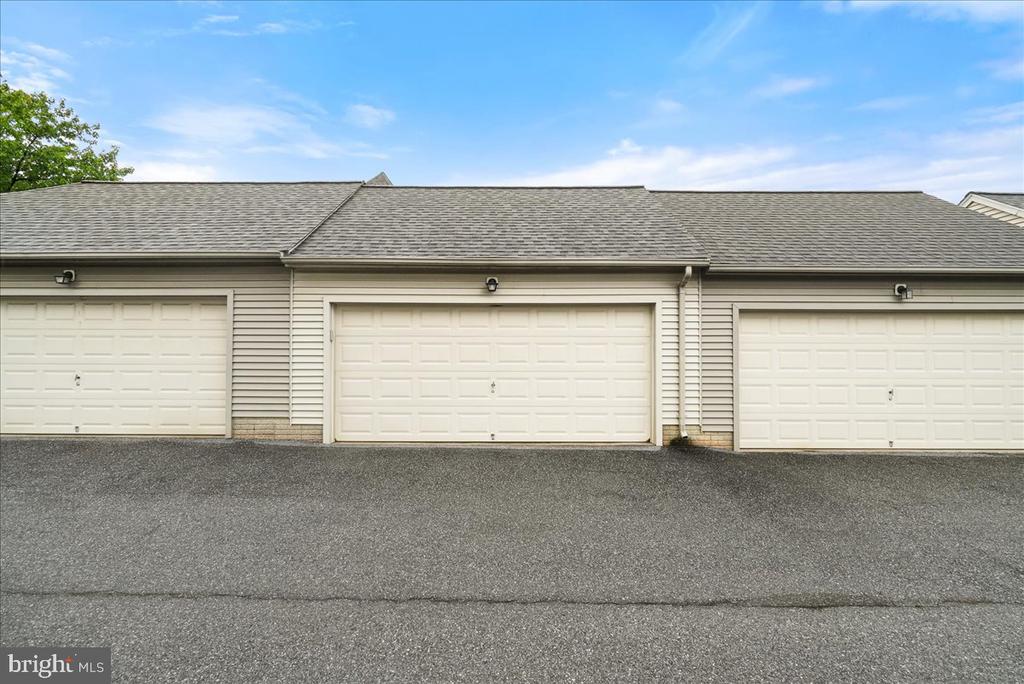 2238 Bear den Rd