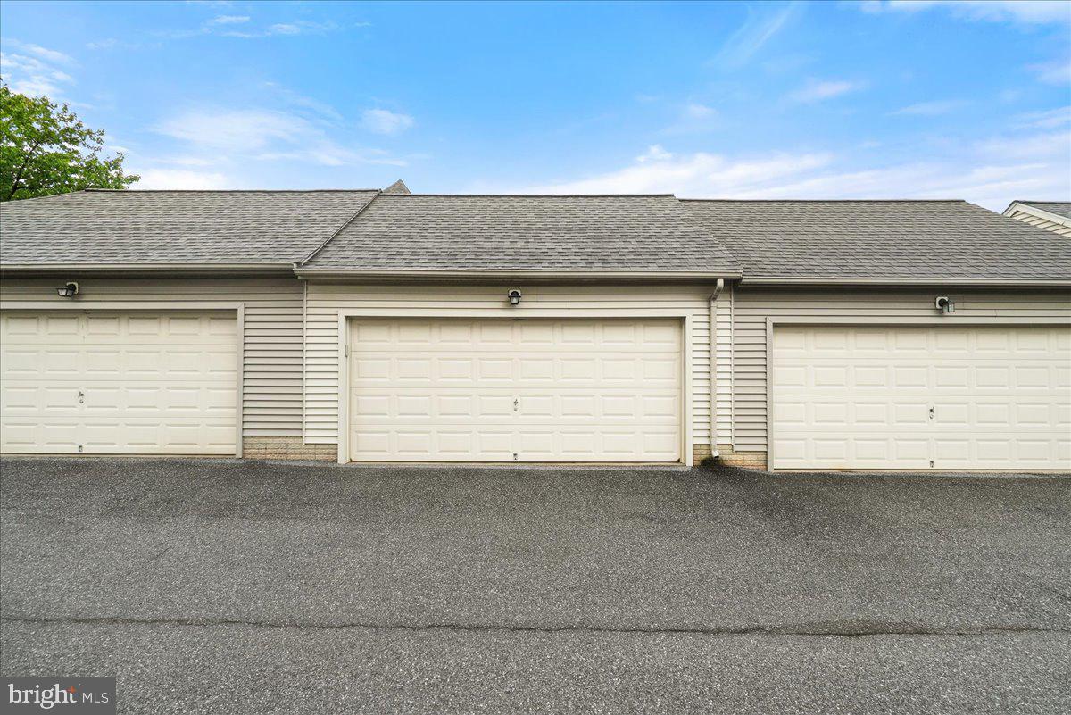 2238 Bear den Rd