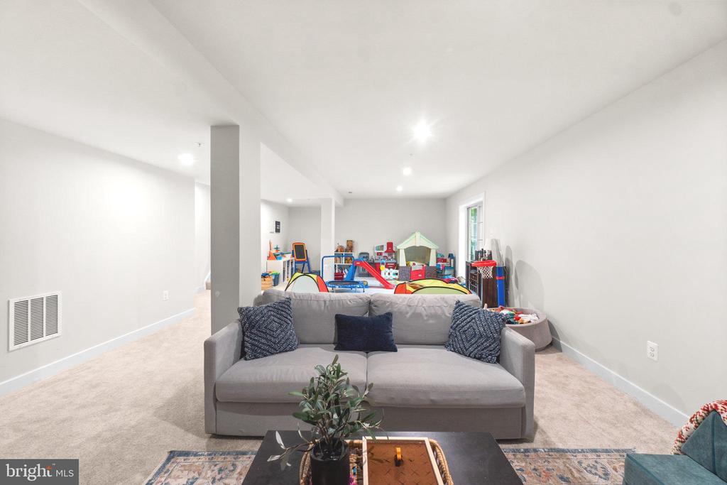 7106 Mandalong Way