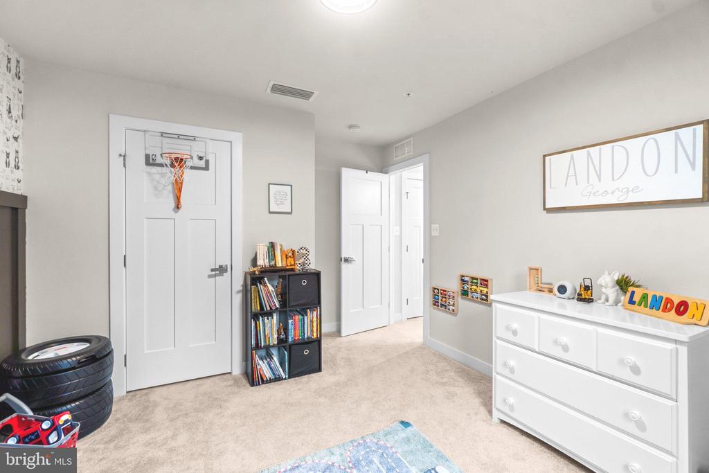 7106 Mandalong Way