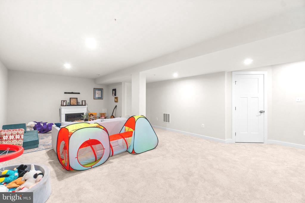 7106 Mandalong Way