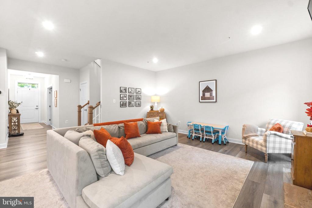 7106 Mandalong Way
