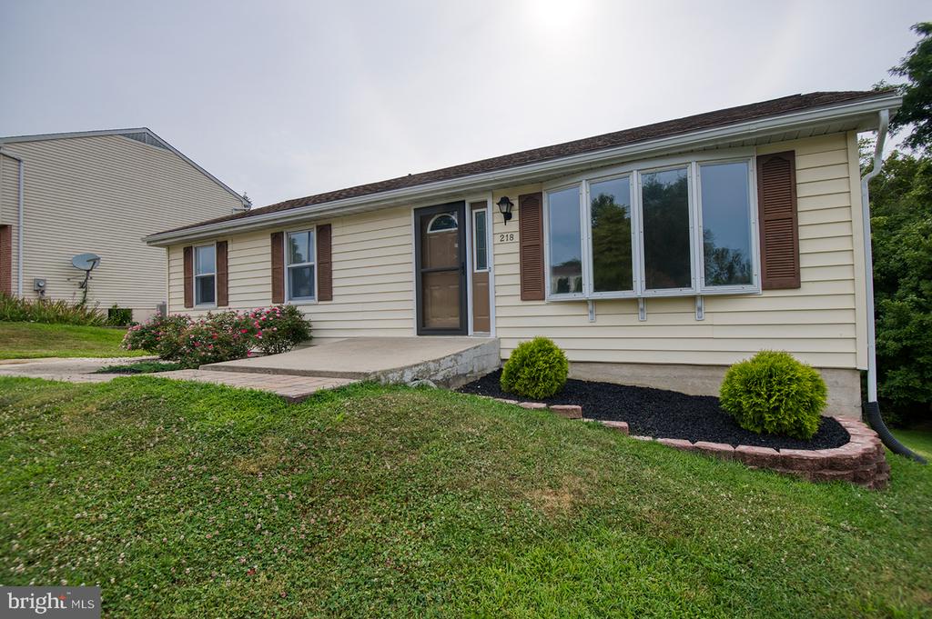 218 WINTERGREEN LN