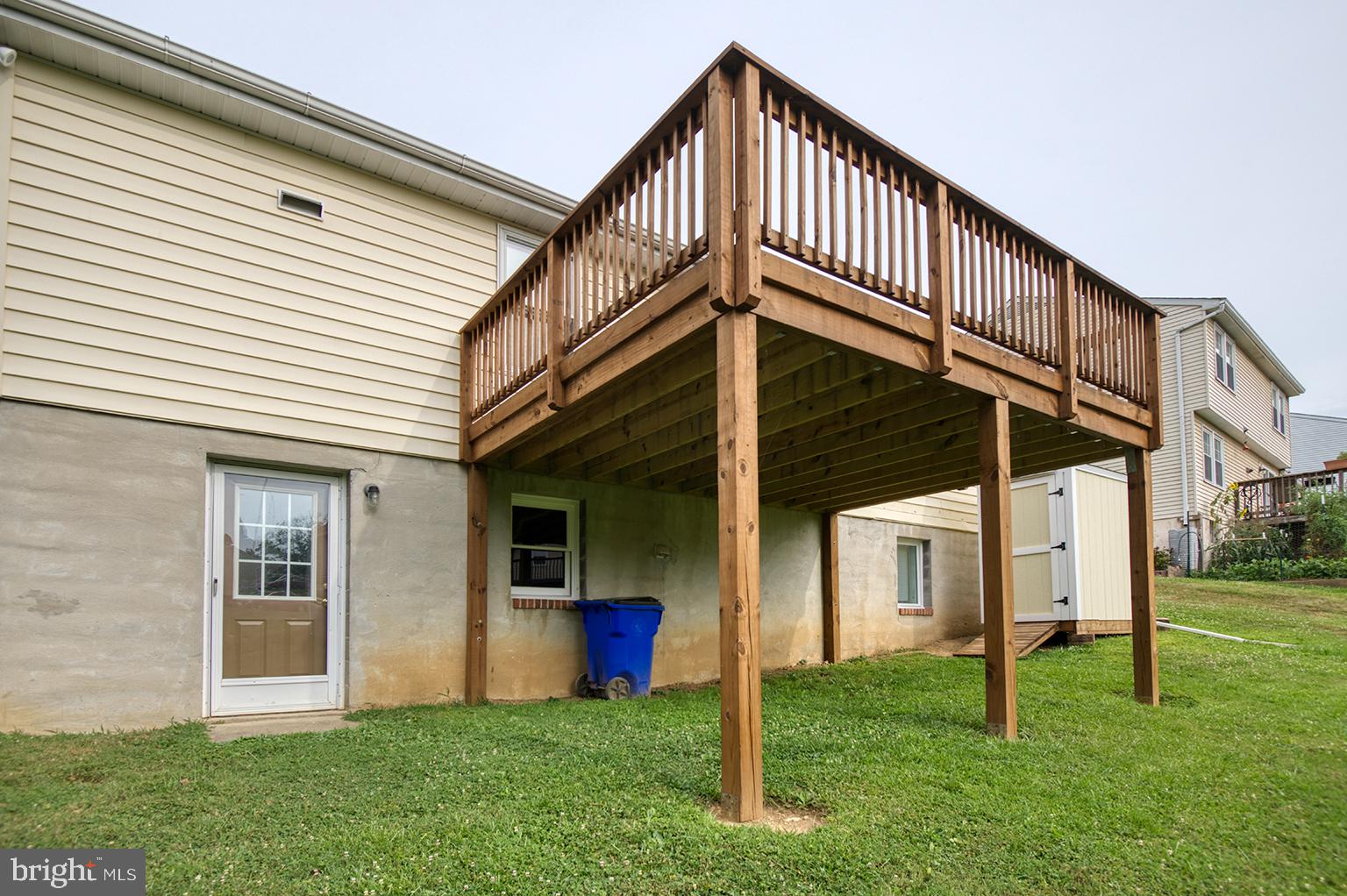 218 WINTERGREEN LN