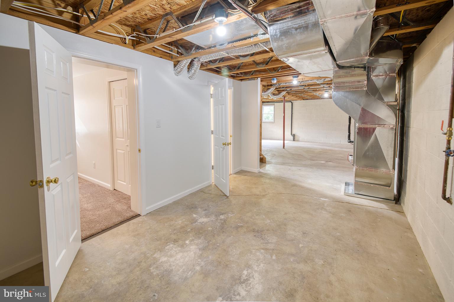 218 WINTERGREEN LN