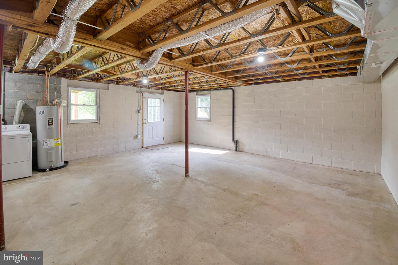 218 WINTERGREEN LN