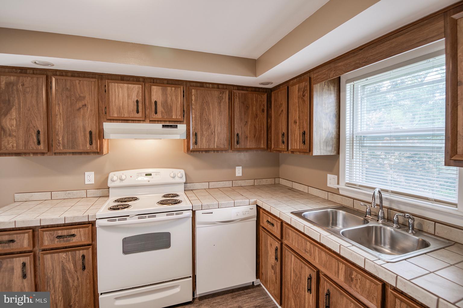 218 WINTERGREEN LN