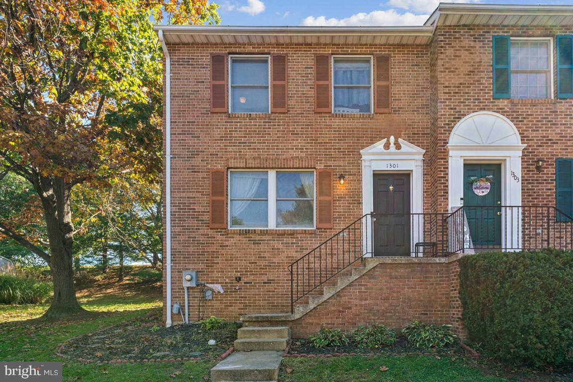 1301 Oak View