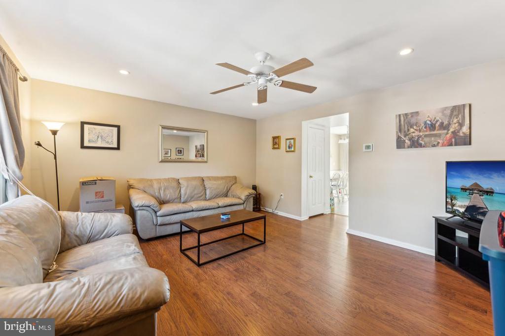 1301 Oak View