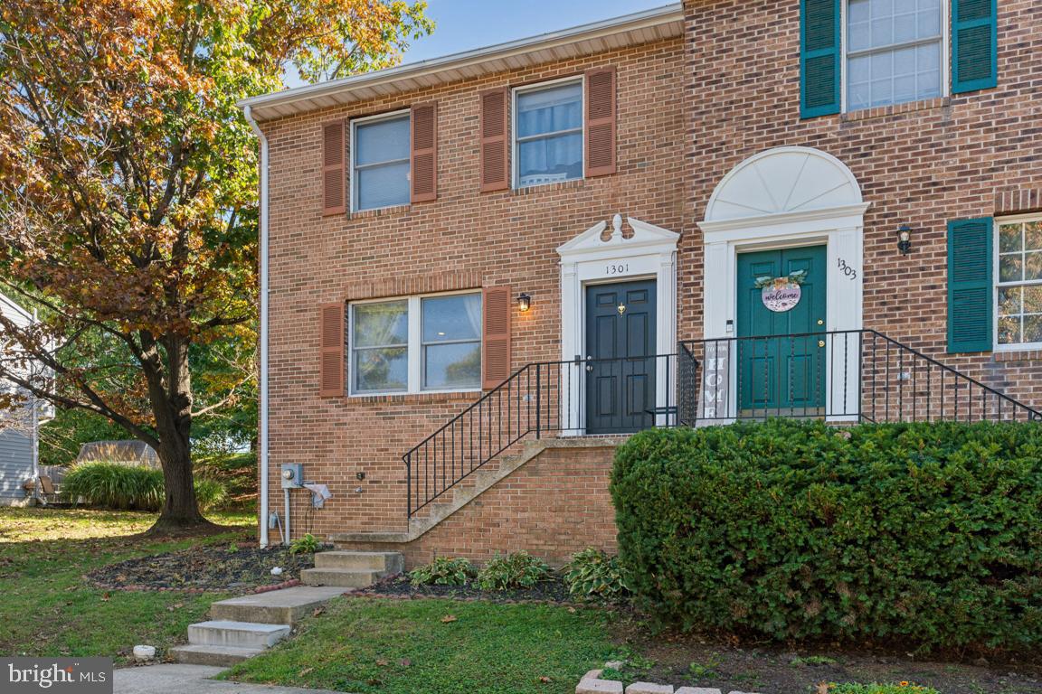 1301 Oak View