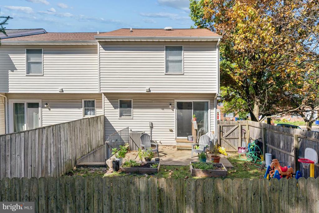 1301 Oak View