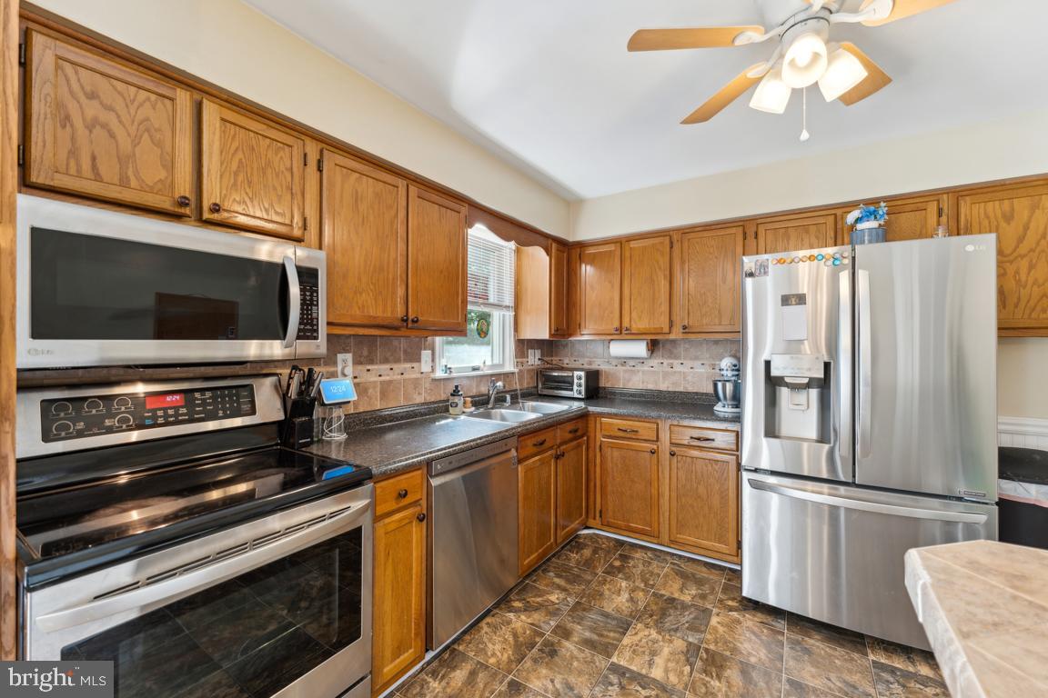 1301 Oak View