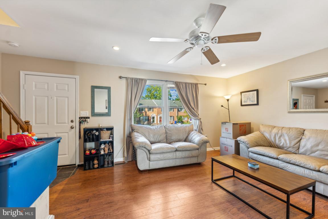 1301 Oak View