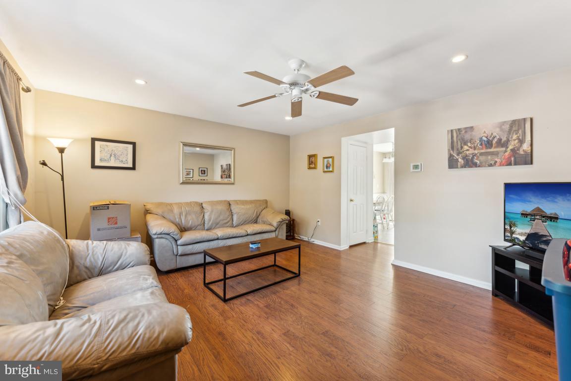1301 Oak View