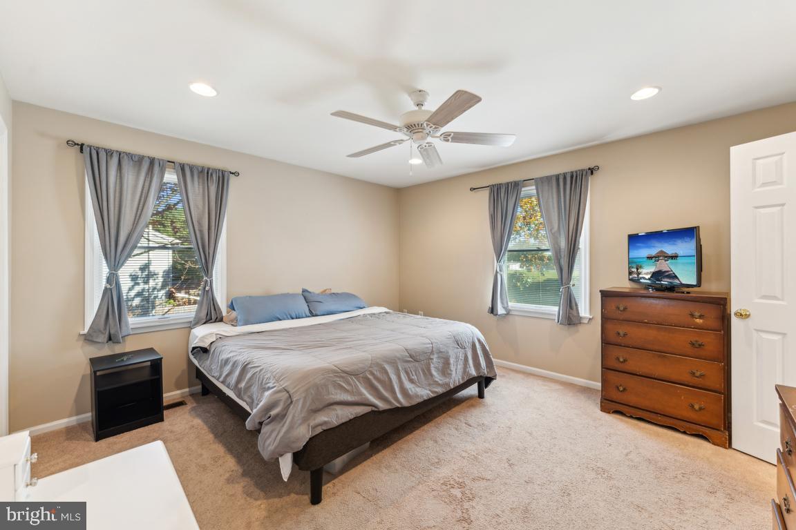 1301 Oak View