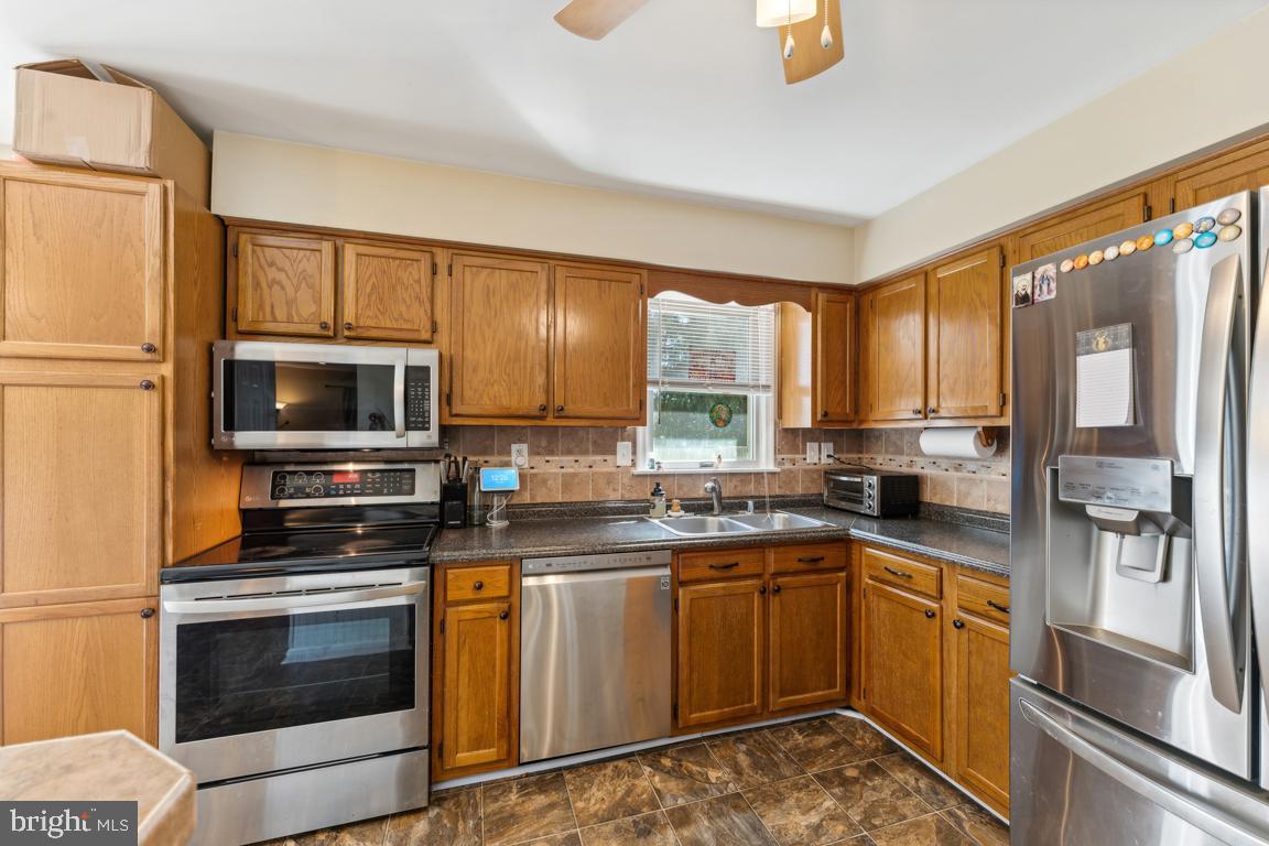 1301 Oak View