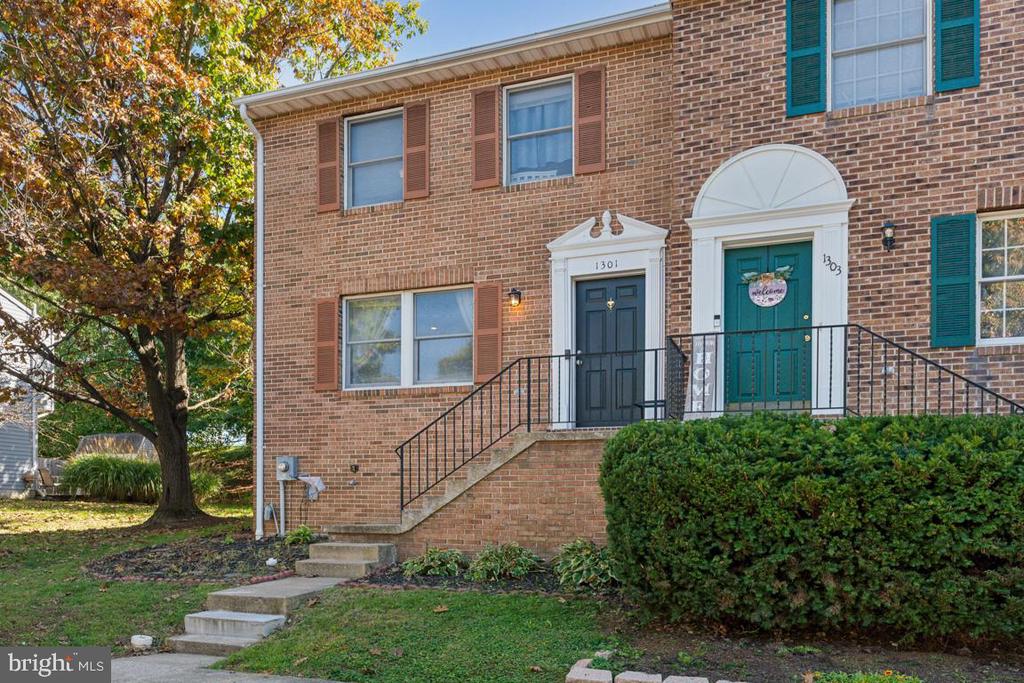 1301 Oak View