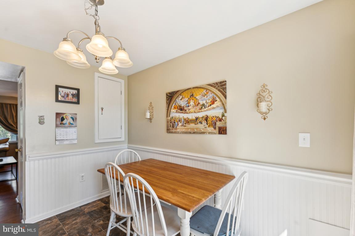 1301 Oak View