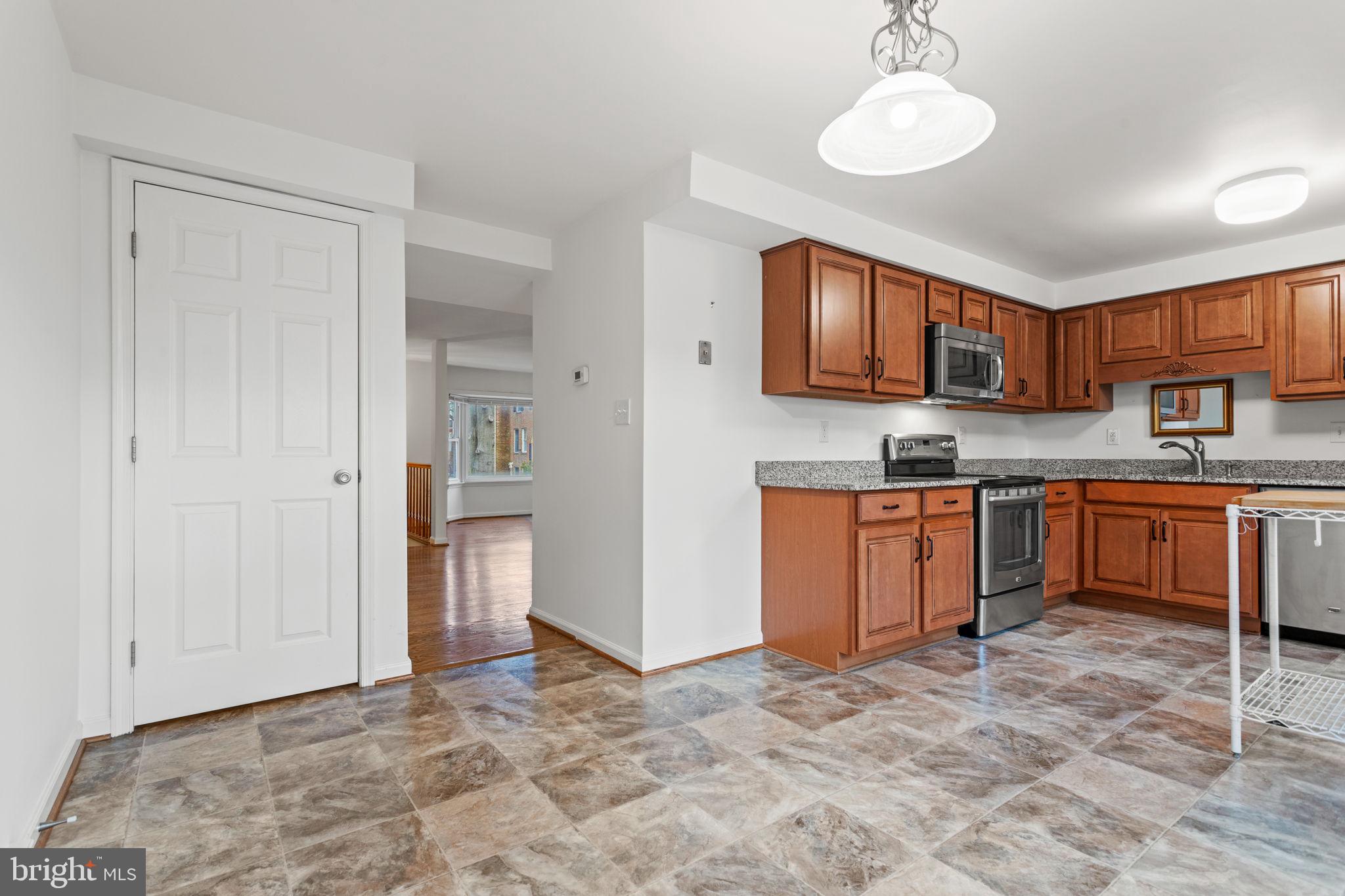 117 ADAMS CT