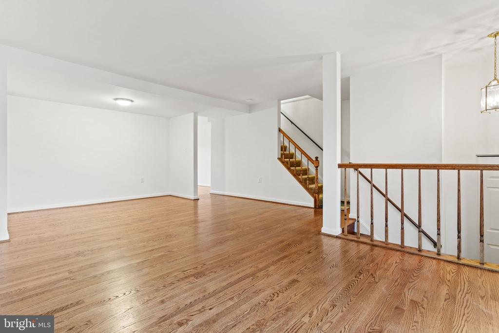 117 ADAMS CT